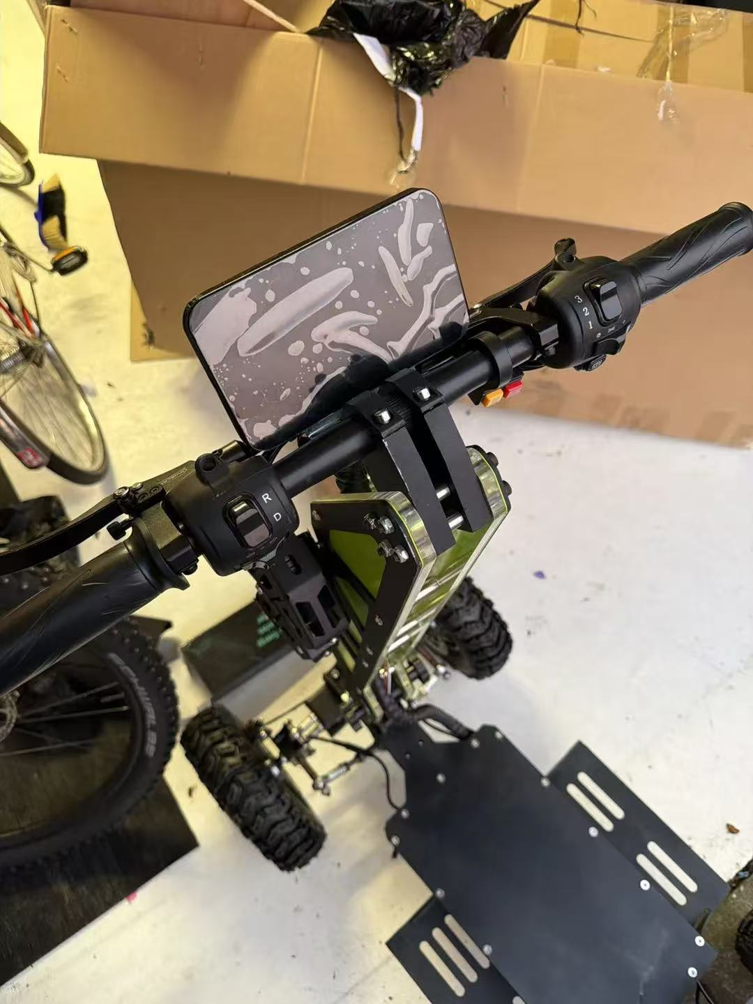 Handlebar control detail